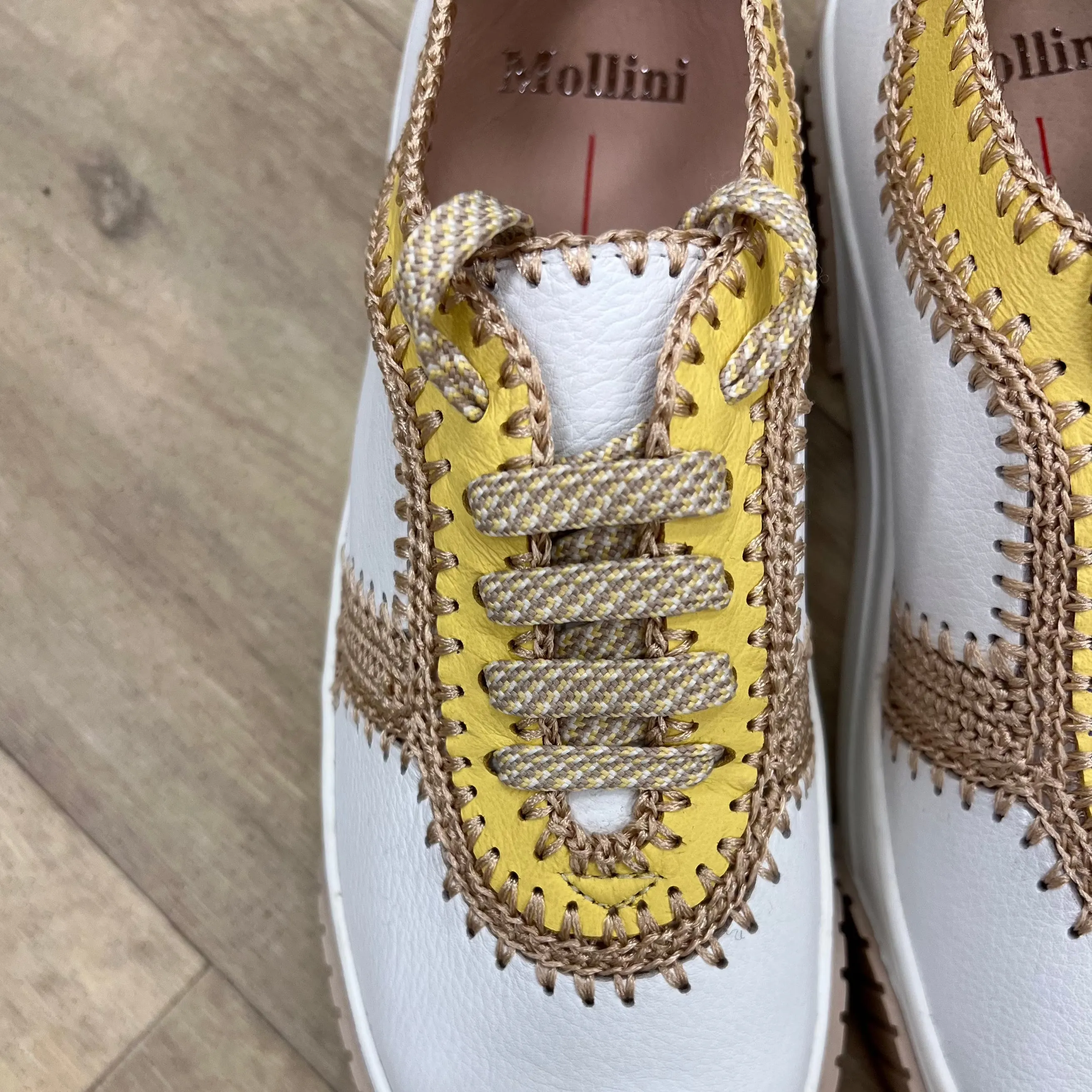 Jini Sneakers
