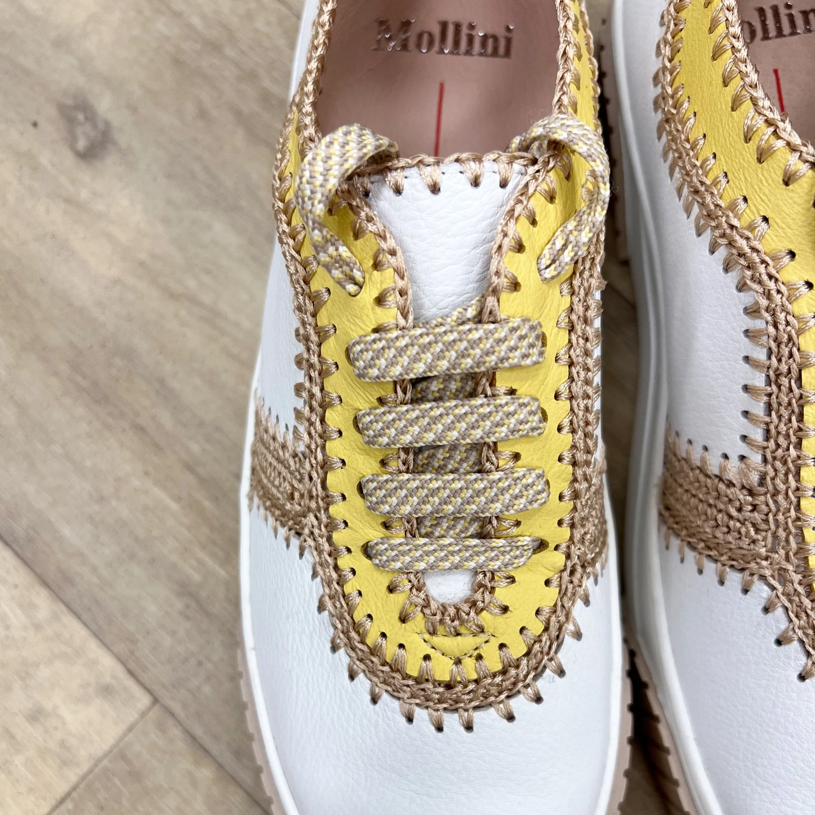 Jini Sneakers